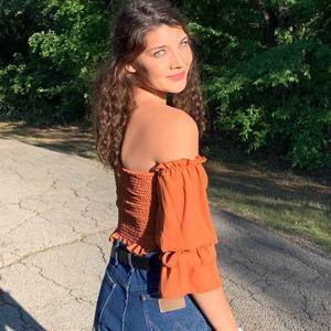 Meet your Posher, Rayme